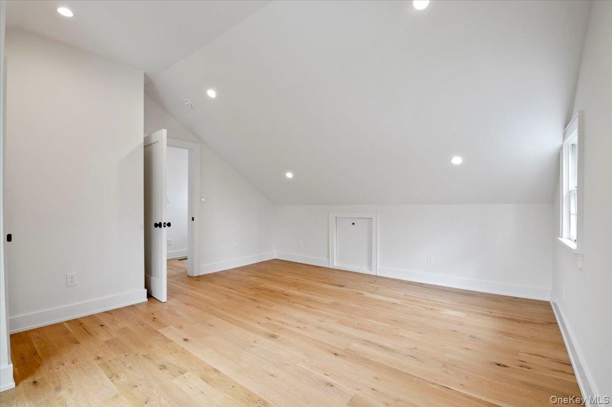 1000 Washington Drive, Centerport, NY 11721