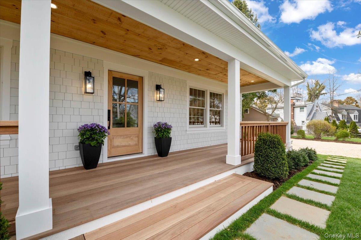 1000 Washington Drive, Centerport, NY 11721