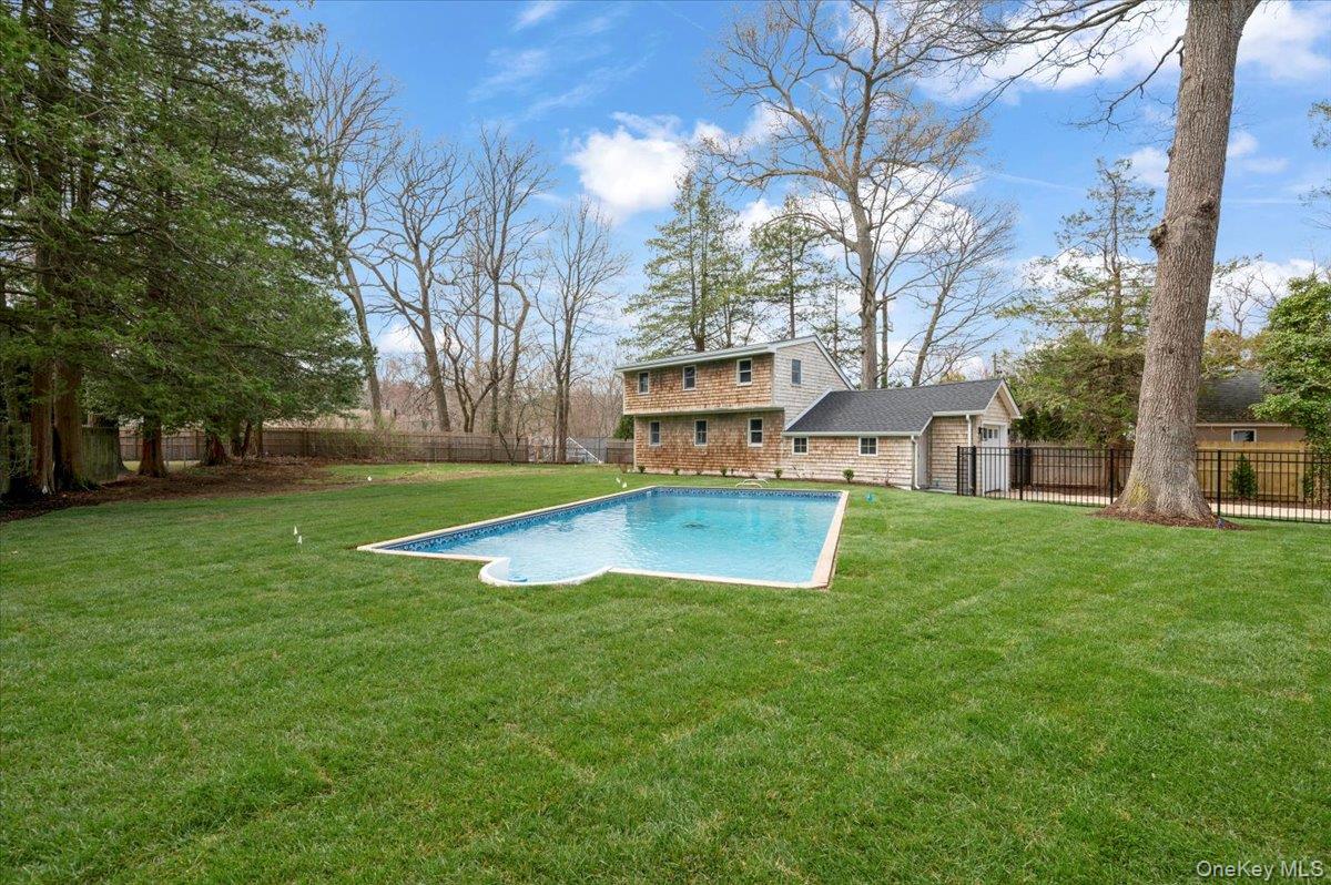 1000 Washington Drive, Centerport, NY 11721