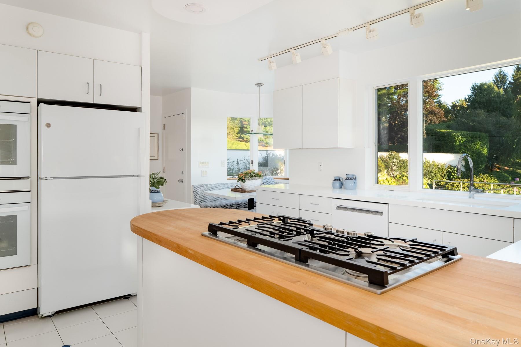 7 East Lake Drive, Katonah, NY 10536