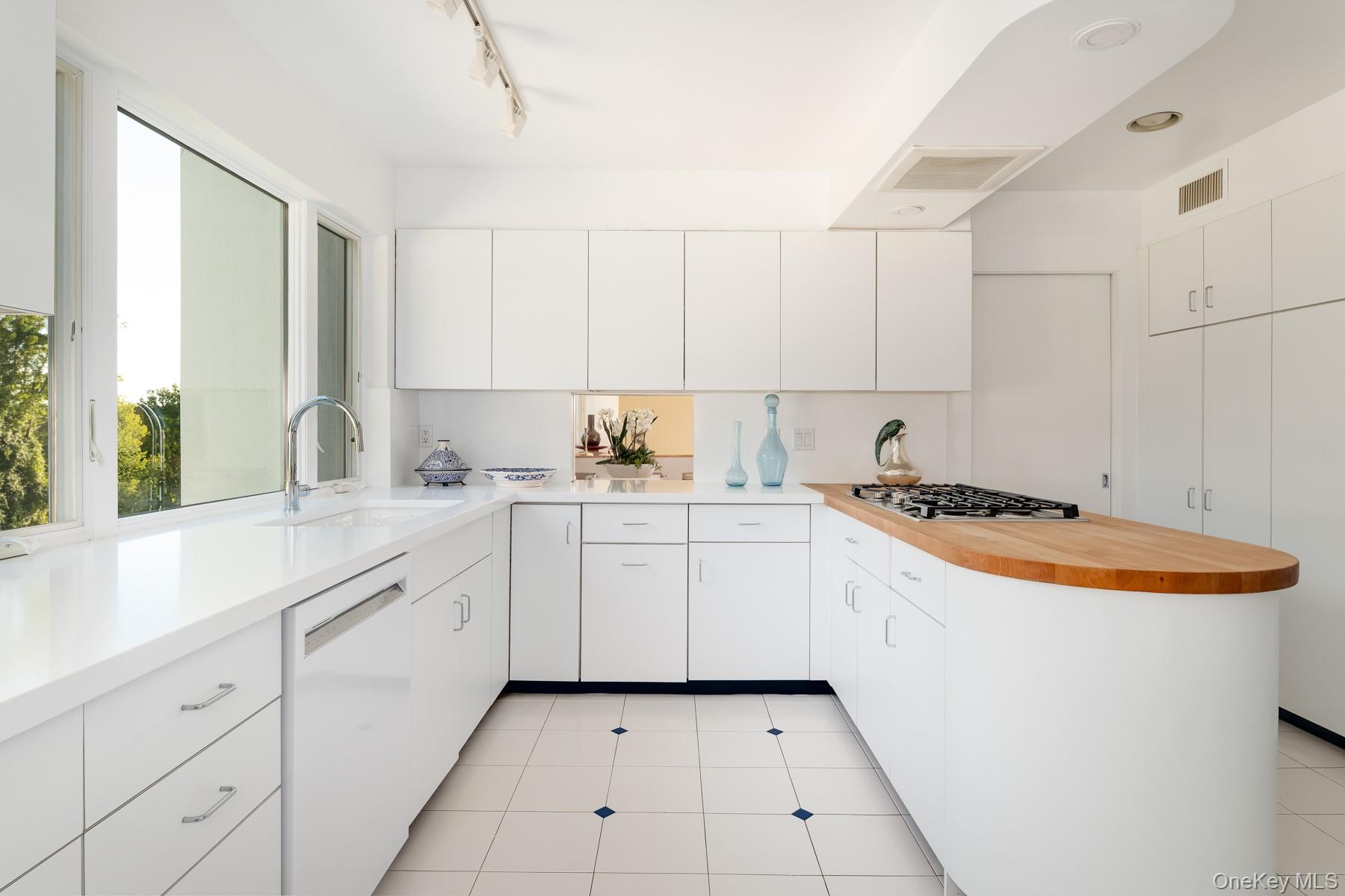 7 East Lake Drive, Katonah, NY 10536