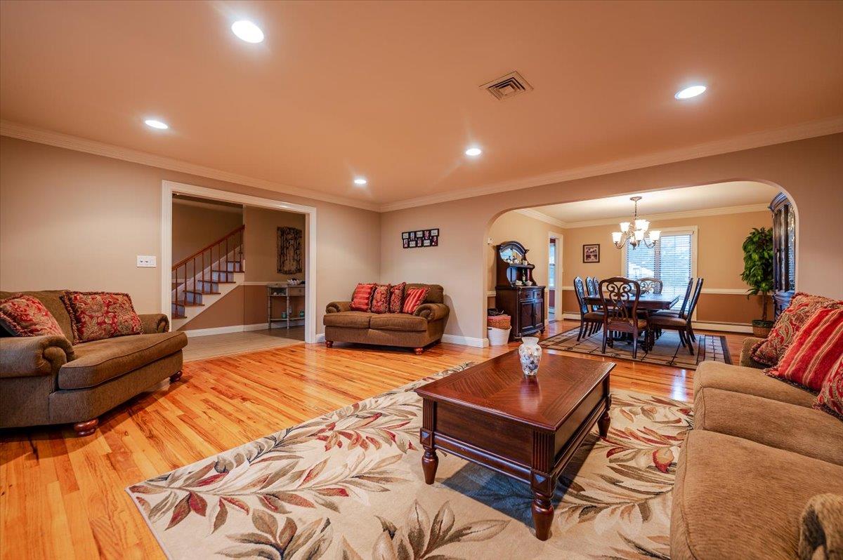 164 Eaton Lane, West Islip, NY 11795