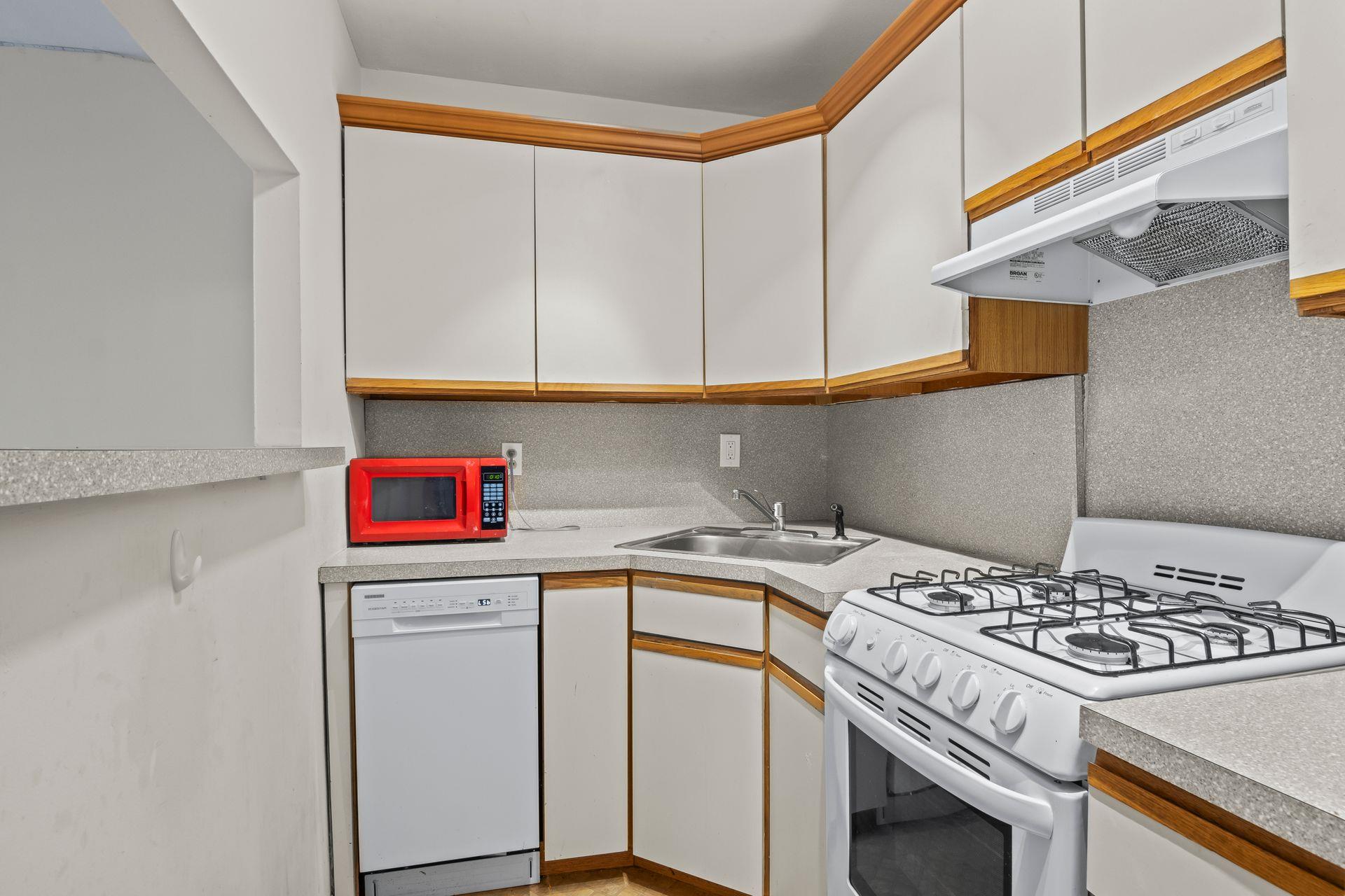 460 Old Town Road # 25M, Port Jefferson Station, NY 11776