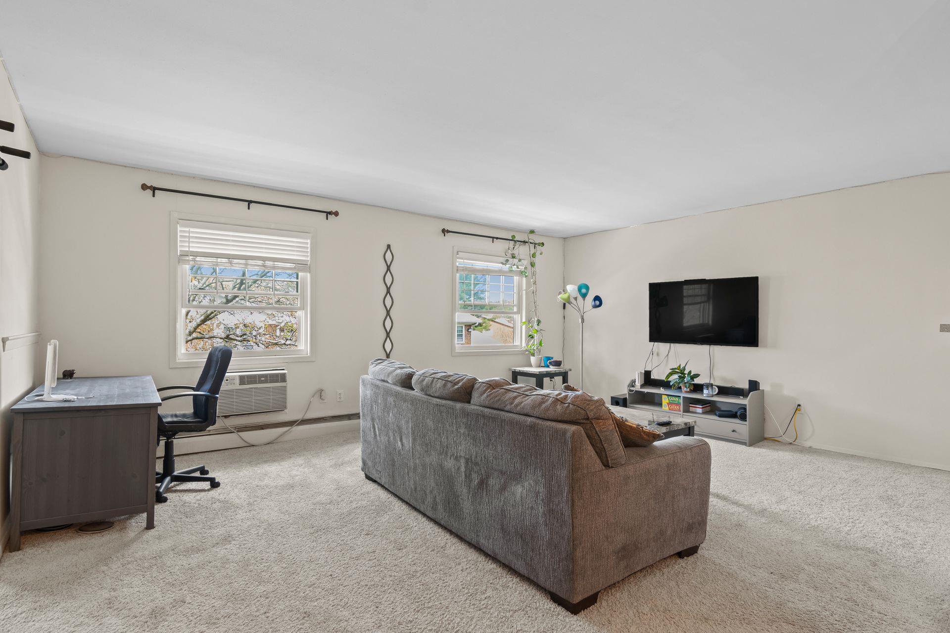 460 Old Town Road # 25M, Port Jefferson Station, NY 11776