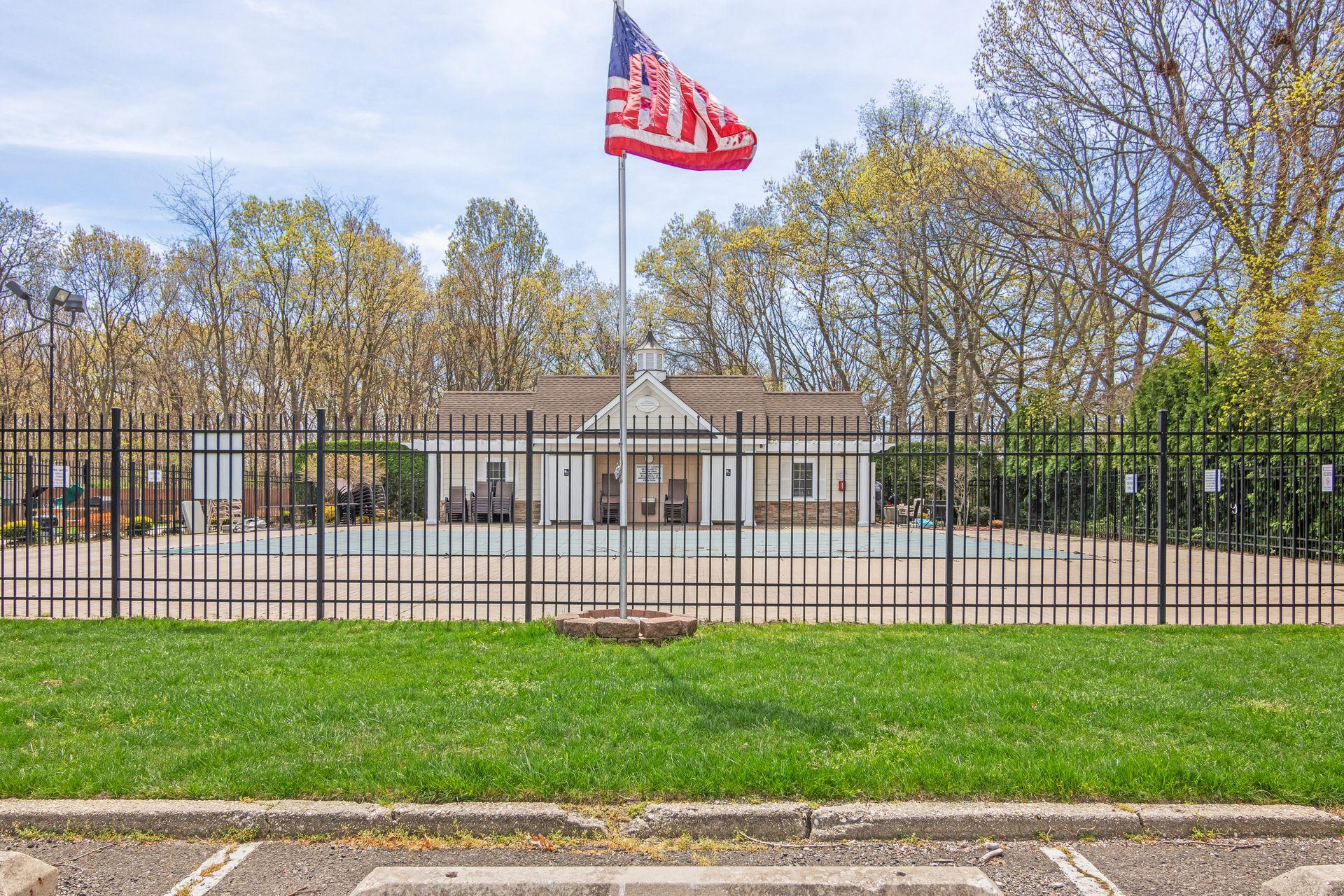 460 Old Town Road # 25M, Port Jefferson Station, NY 11776