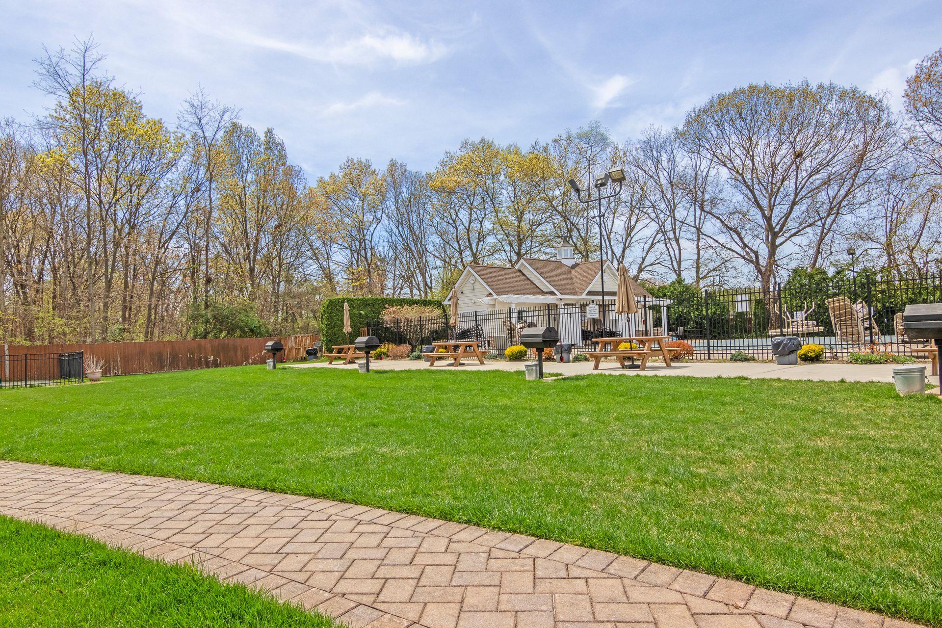 460 Old Town Road # 25M, Port Jefferson Station, NY 11776