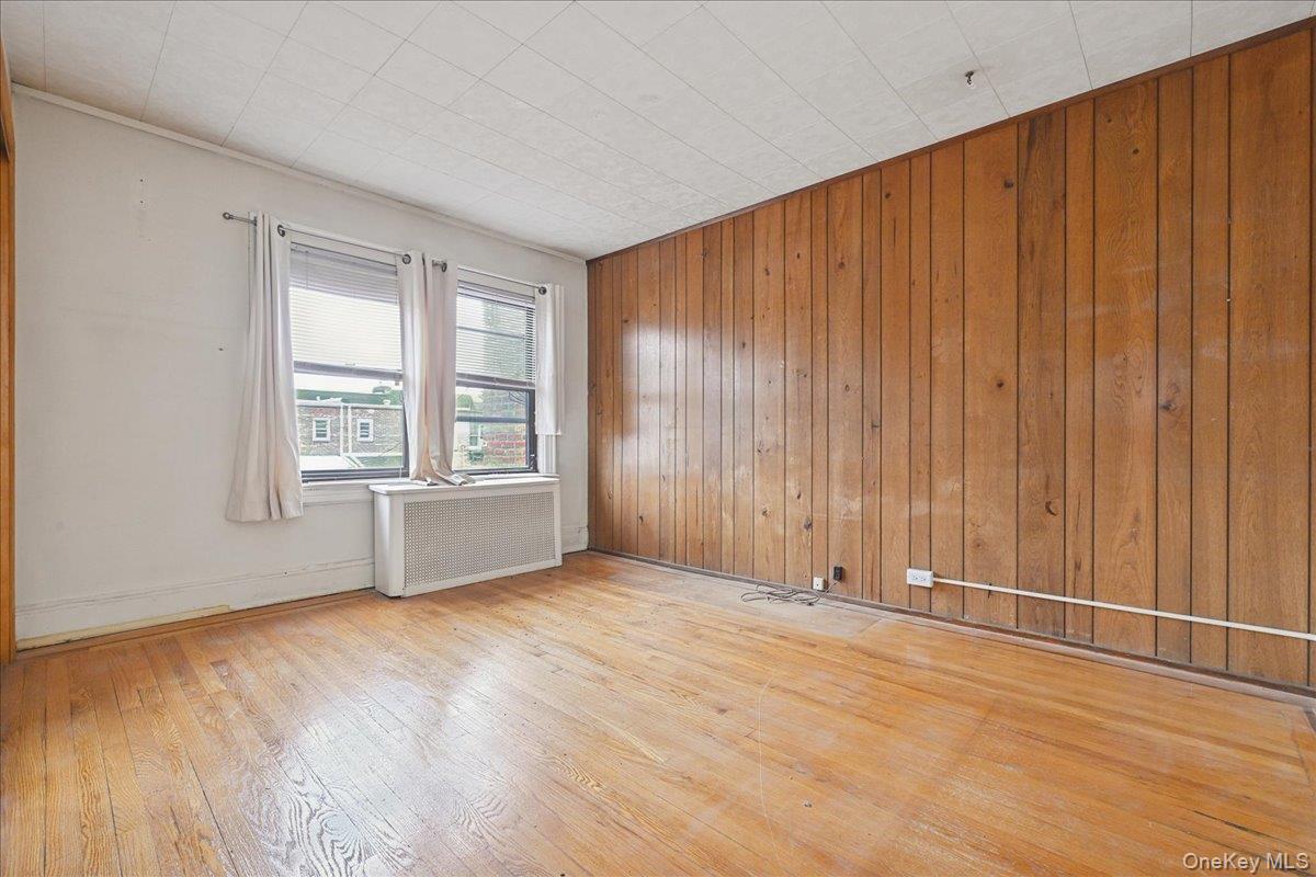 33 Dartmouth Street, Valley Stream, NY 11581