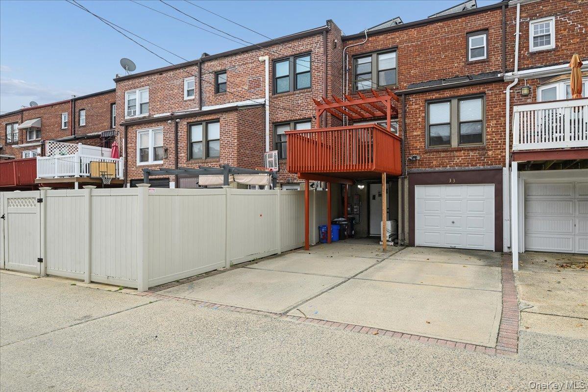 33 Dartmouth Street, Valley Stream, NY 11581