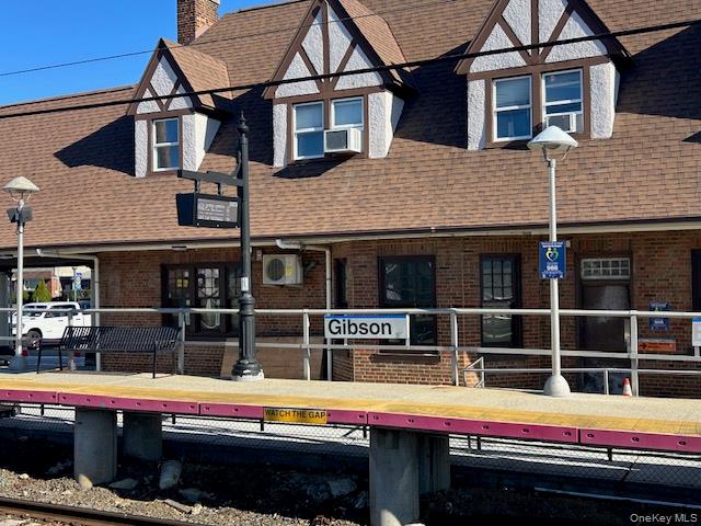 33 Dartmouth Street, Valley Stream, NY 11581