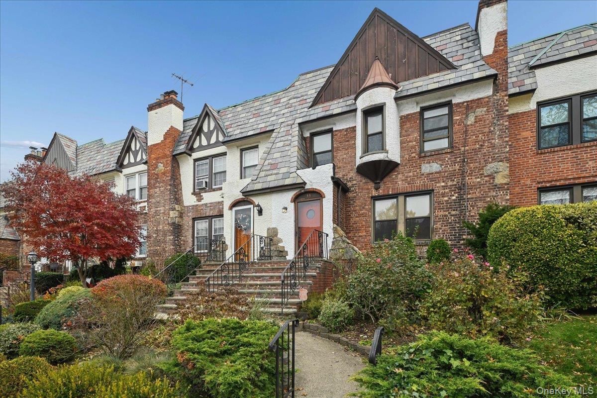 33 Dartmouth Street, Valley Stream, NY 11581