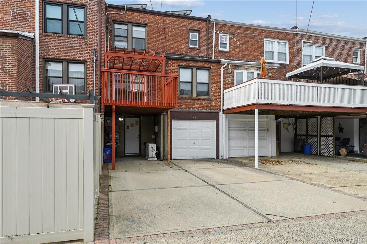 33 Dartmouth Street, Valley Stream, NY 11581