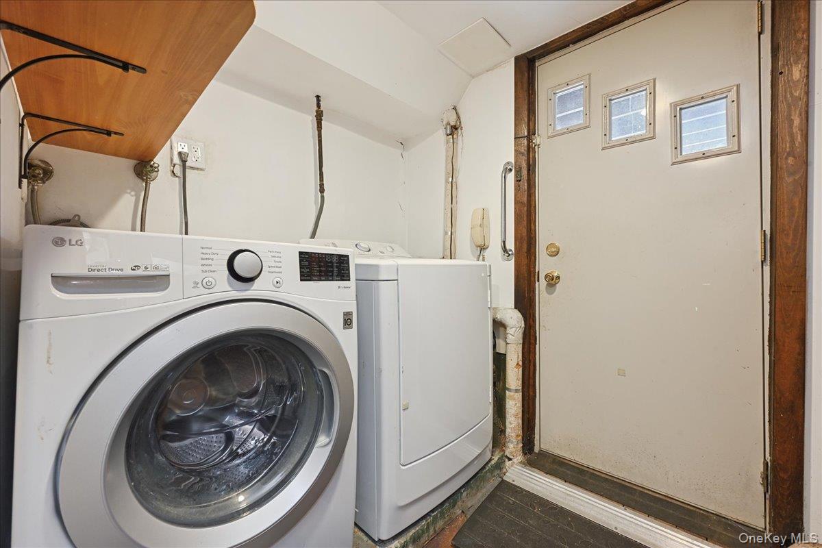 33 Dartmouth Street, Valley Stream, NY 11581