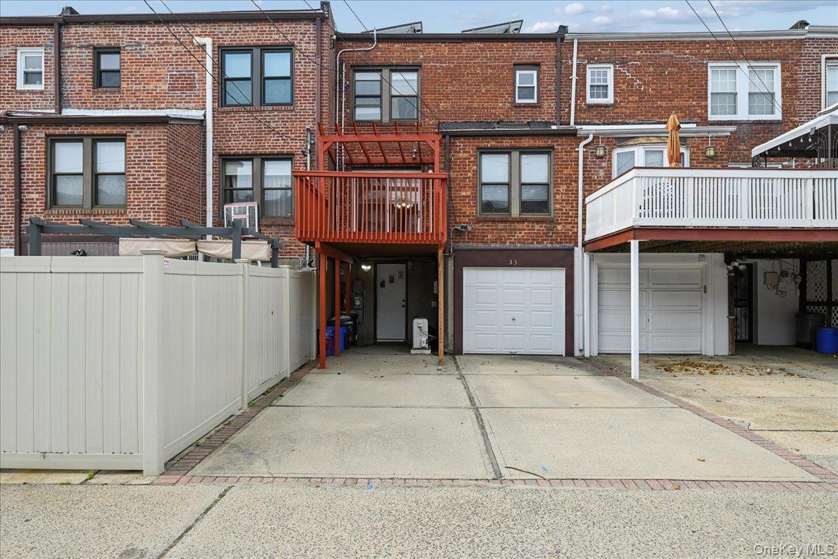 33 Dartmouth Street, Valley Stream, NY 11581