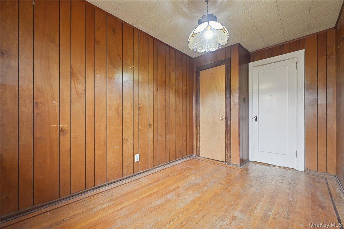 33 Dartmouth Street, Valley Stream, NY 11581