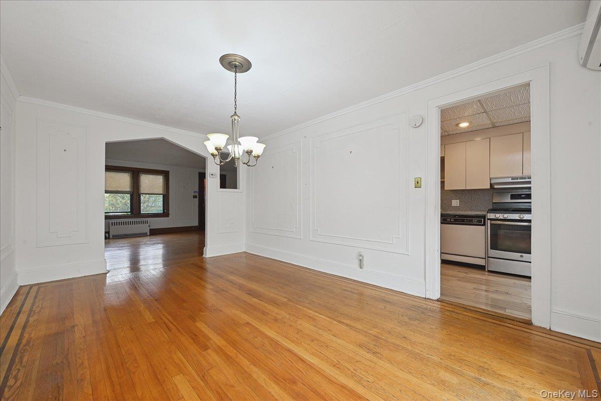 33 Dartmouth Street, Valley Stream, NY 11581