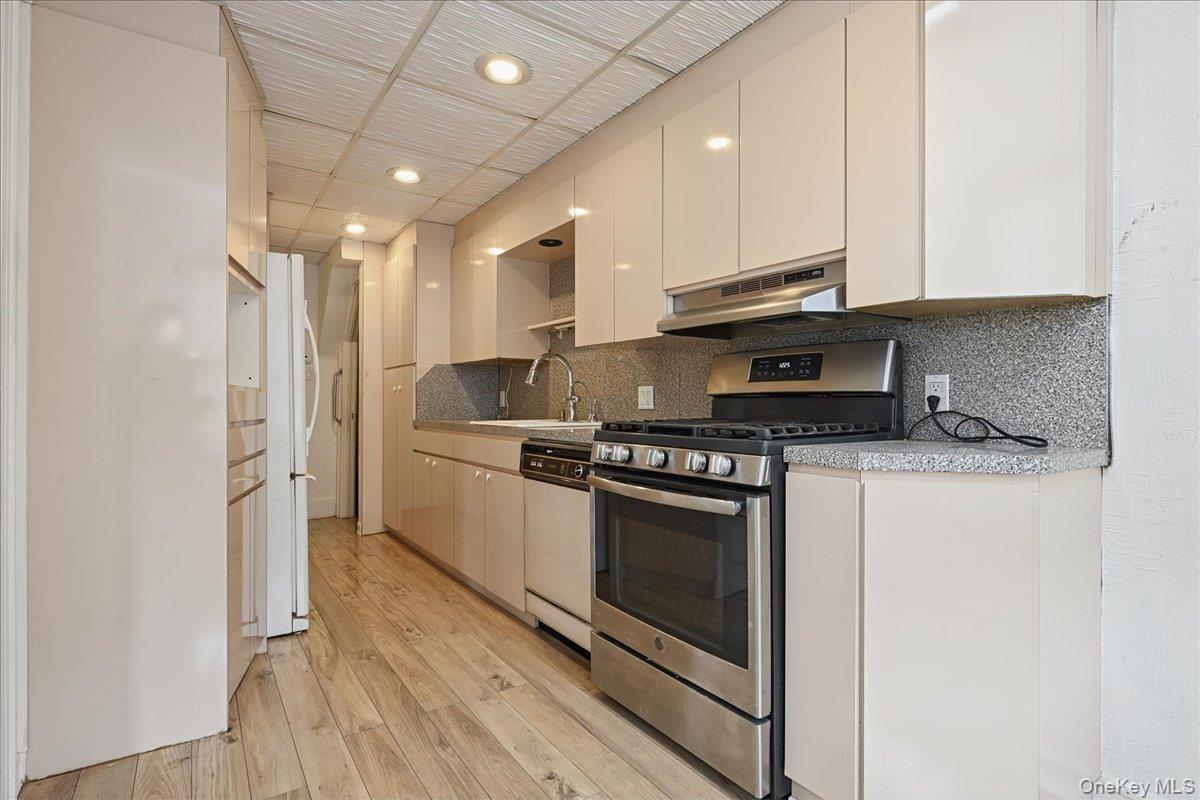 33 Dartmouth Street, Valley Stream, NY 11581