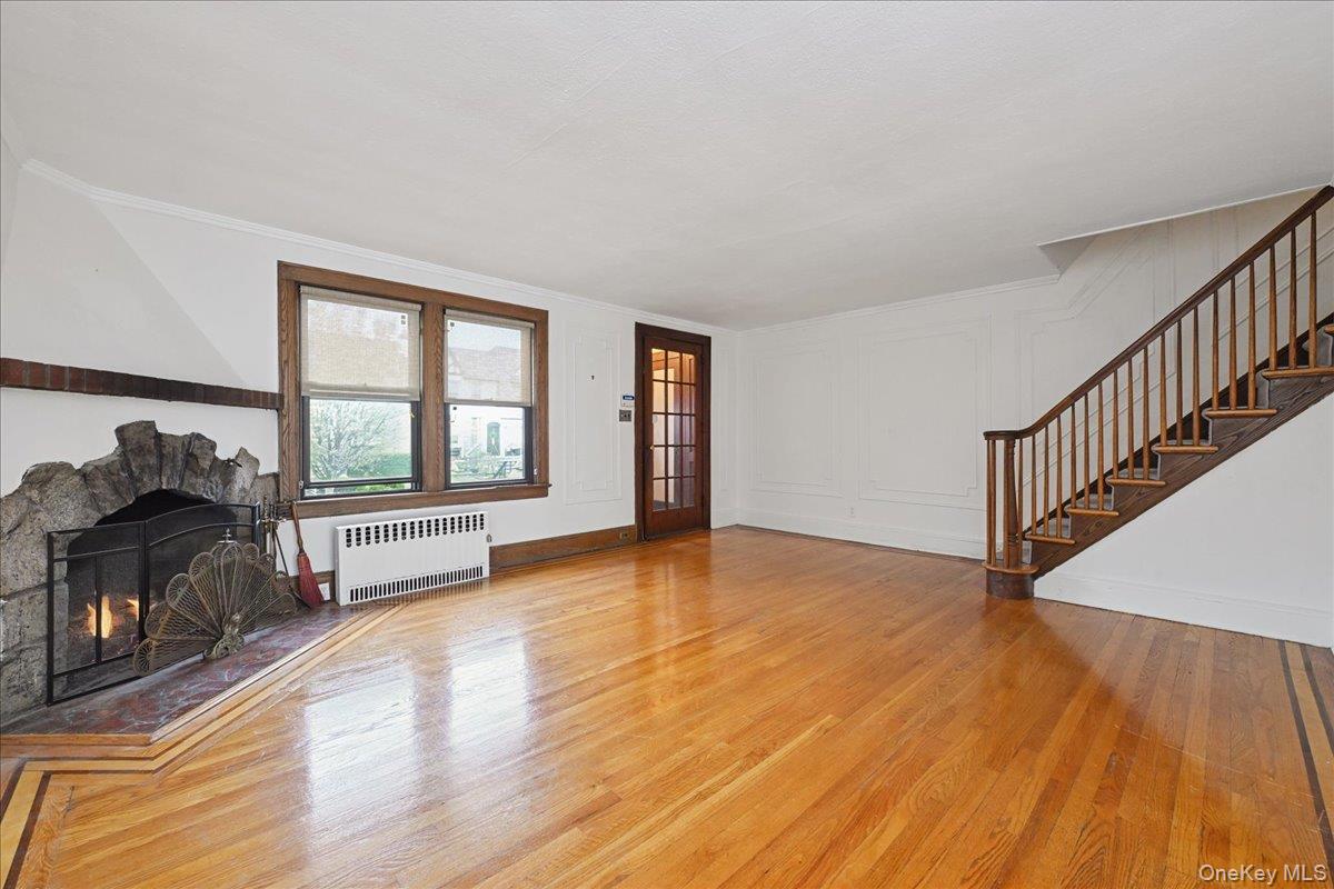 33 Dartmouth Street, Valley Stream, NY 11581