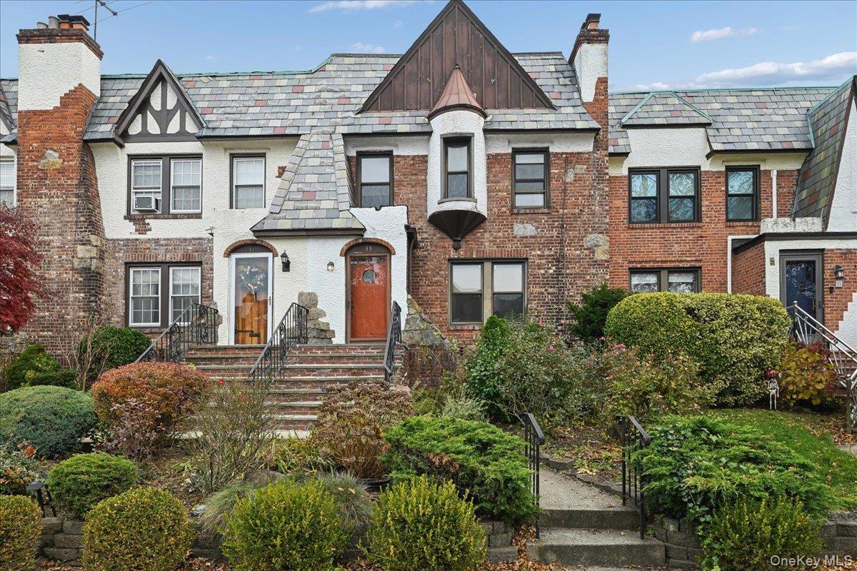 33 Dartmouth Street, Valley Stream, NY 11581