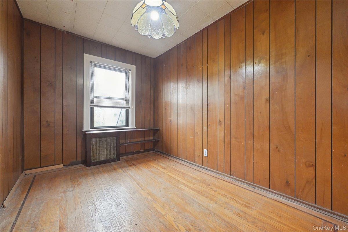 33 Dartmouth Street, Valley Stream, NY 11581