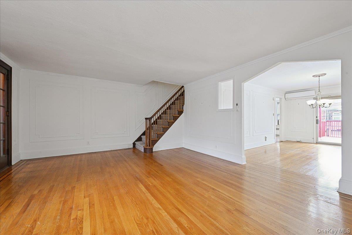 33 Dartmouth Street, Valley Stream, NY 11581