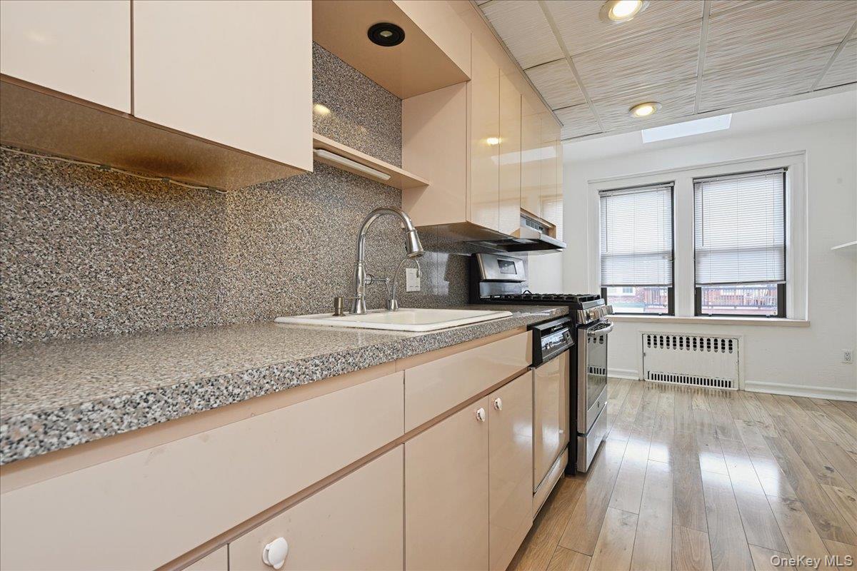 33 Dartmouth Street, Valley Stream, NY 11581