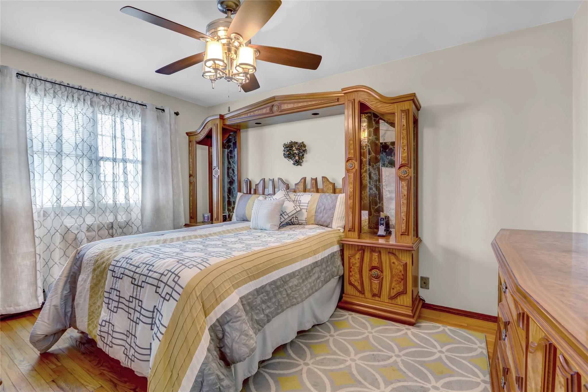 13042 59th Avenue, Flushing, NY 11355