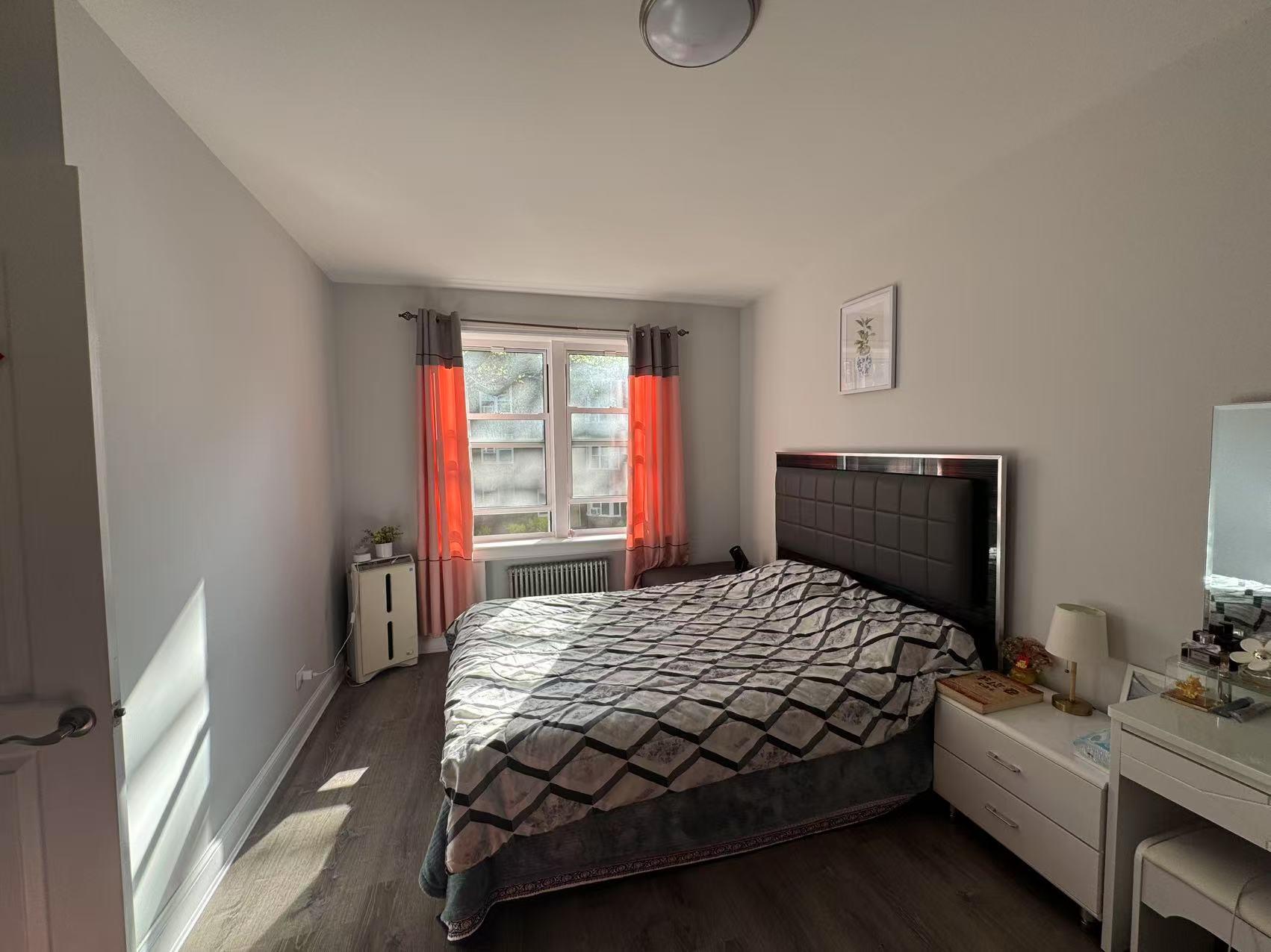 141-13 78th Road # 2M, Flushing, NY 11367