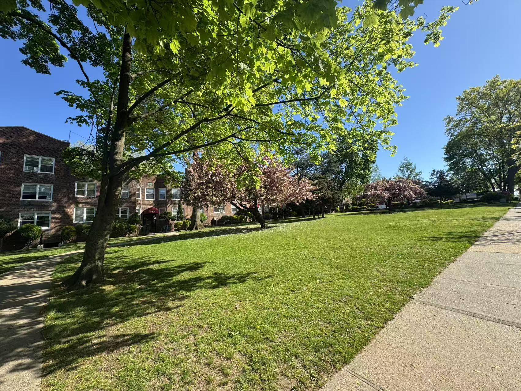 141-13 78th Road # 2M, Flushing, NY 11367