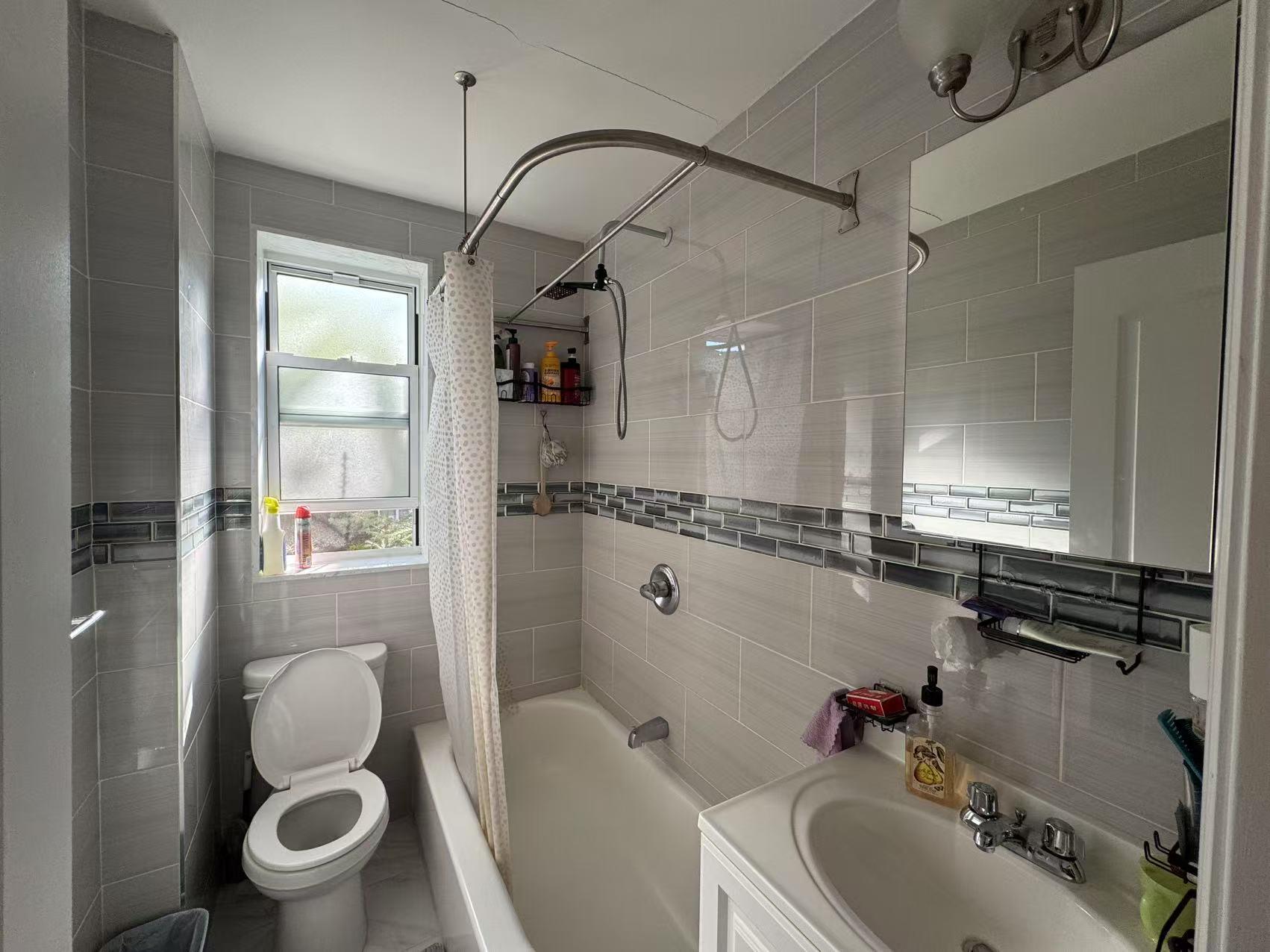 141-13 78th Road # 2M, Flushing, NY 11367