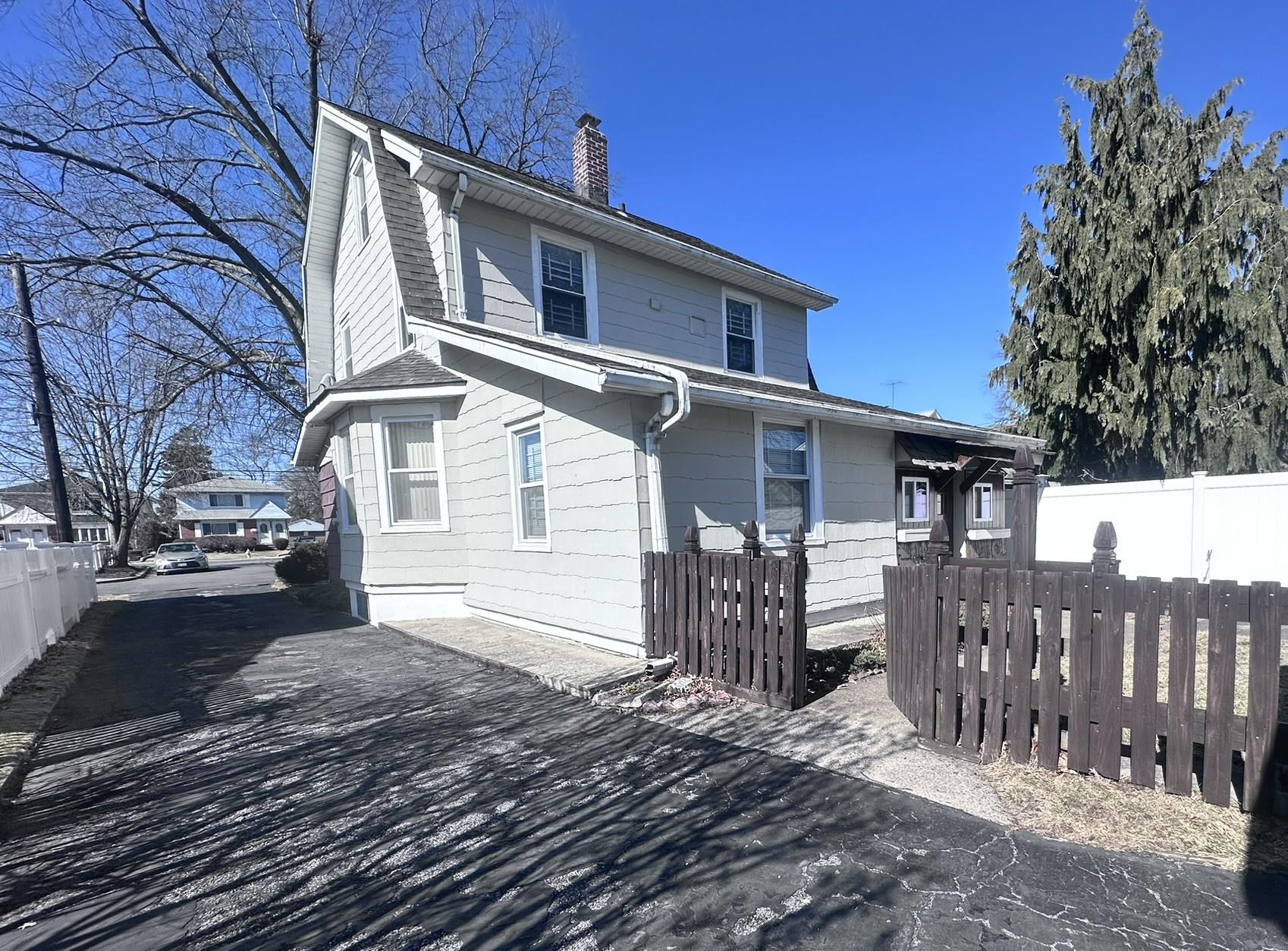 166 Franklin Street, Franklin Square, NY 11010