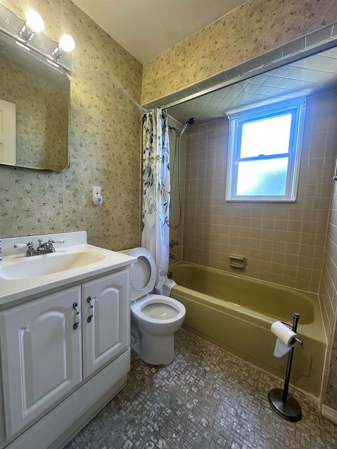 166 Franklin Street, Franklin Square, NY 11010