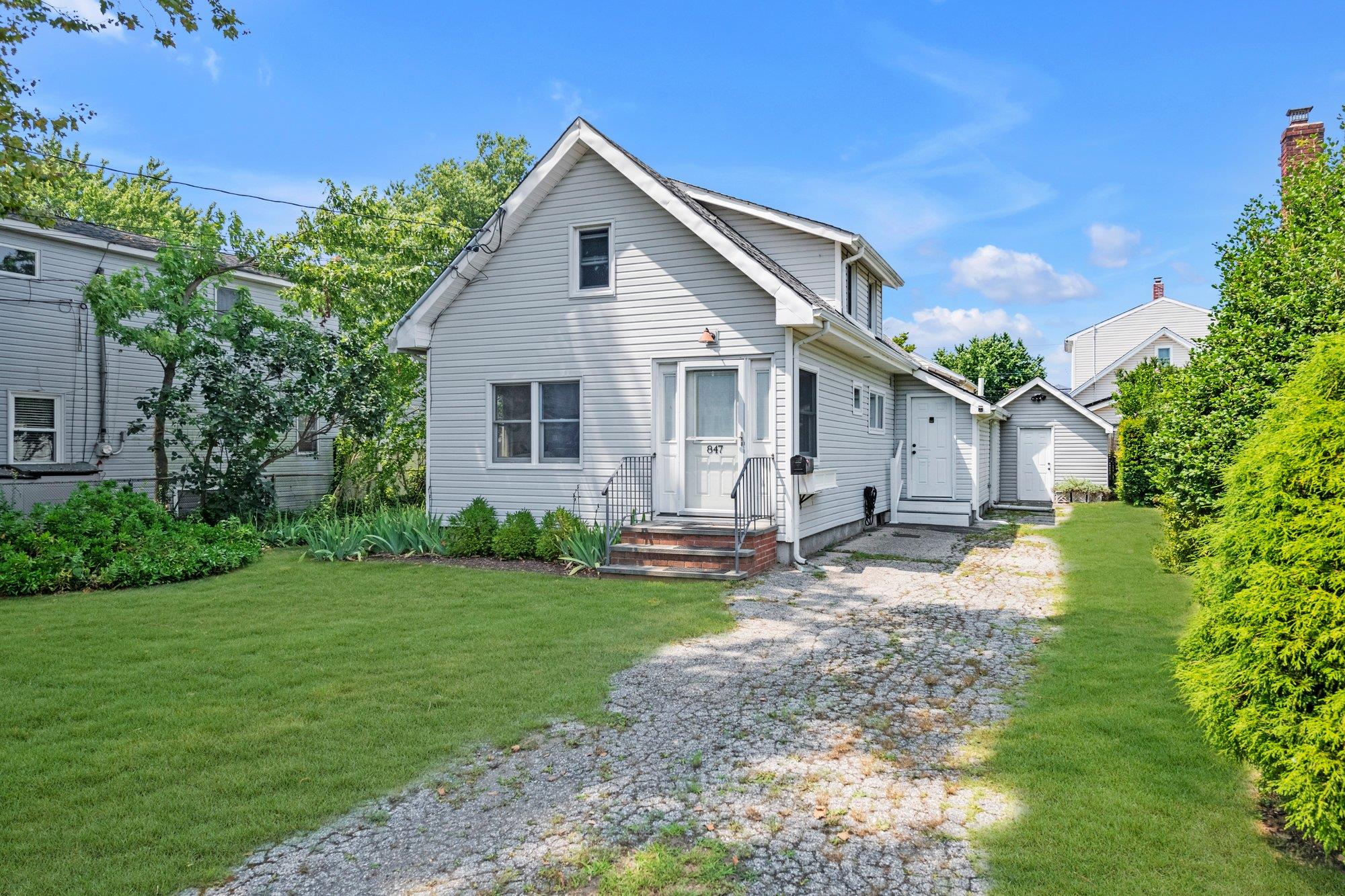 847 McKinley Street, Baldwin Harbor, NY 11510