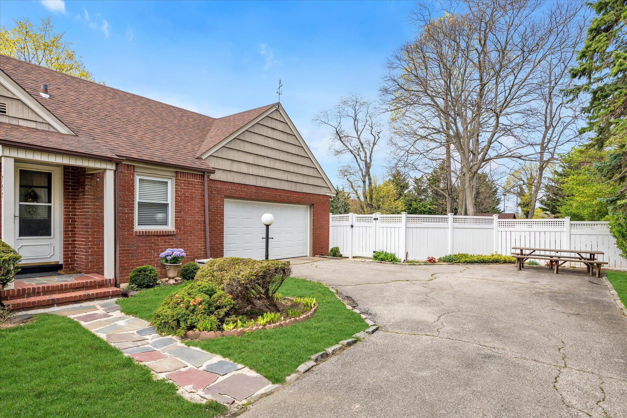 757 Bixby Drive, Baldwin, NY 11510