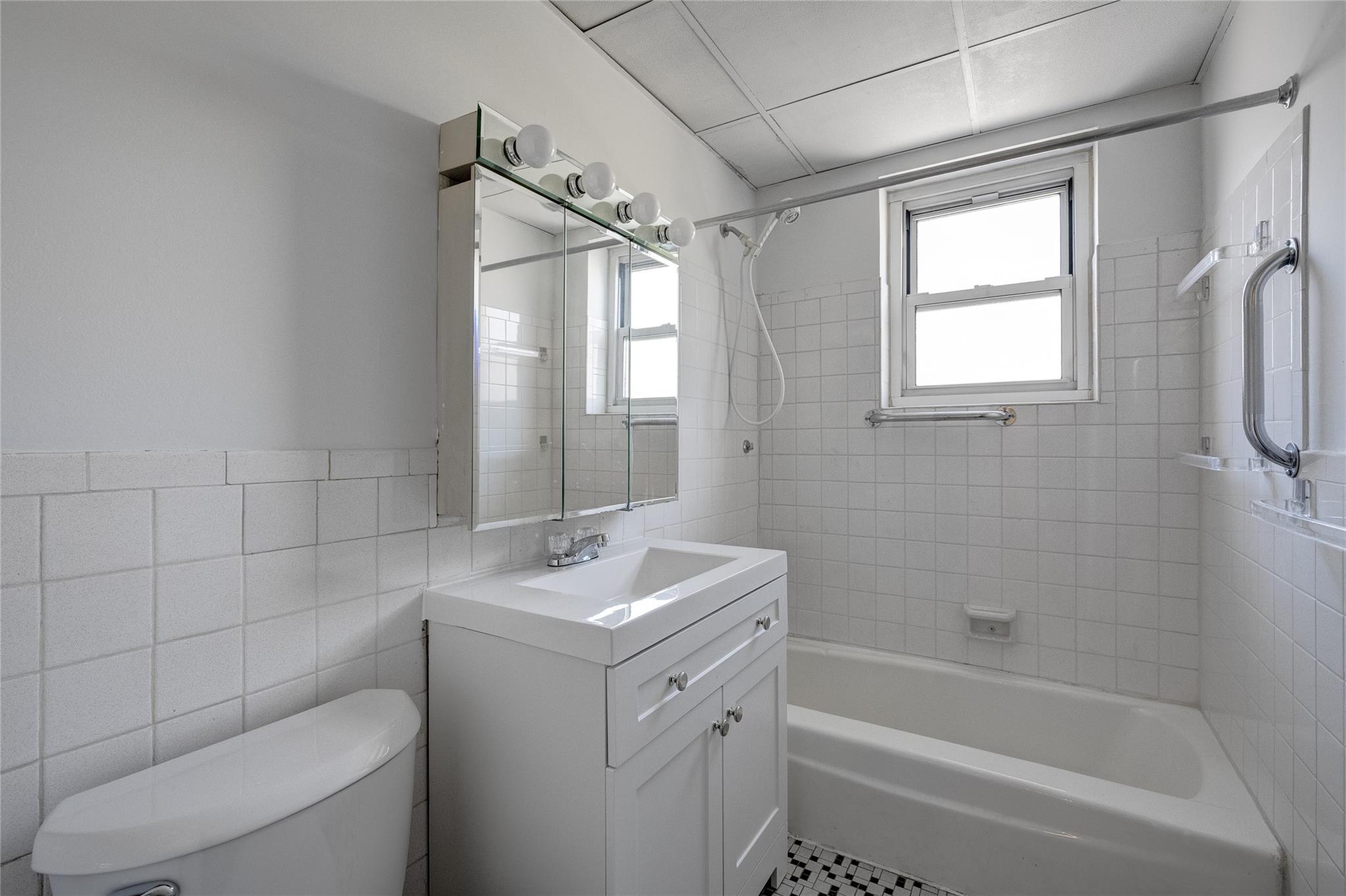 125 Main Street # 2U, Port Washington, NY 11050