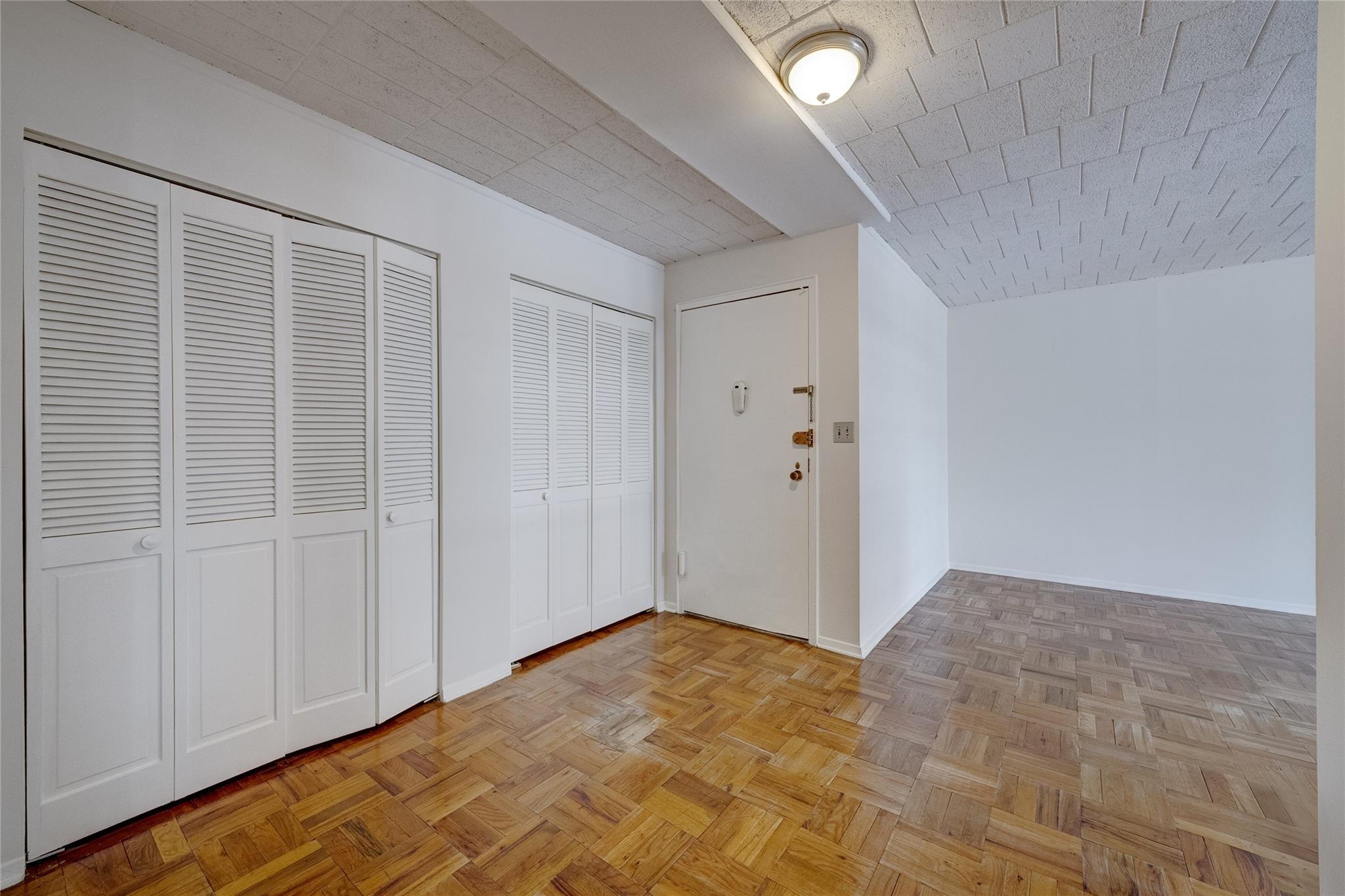 125 Main Street # 2U, Port Washington, NY 11050
