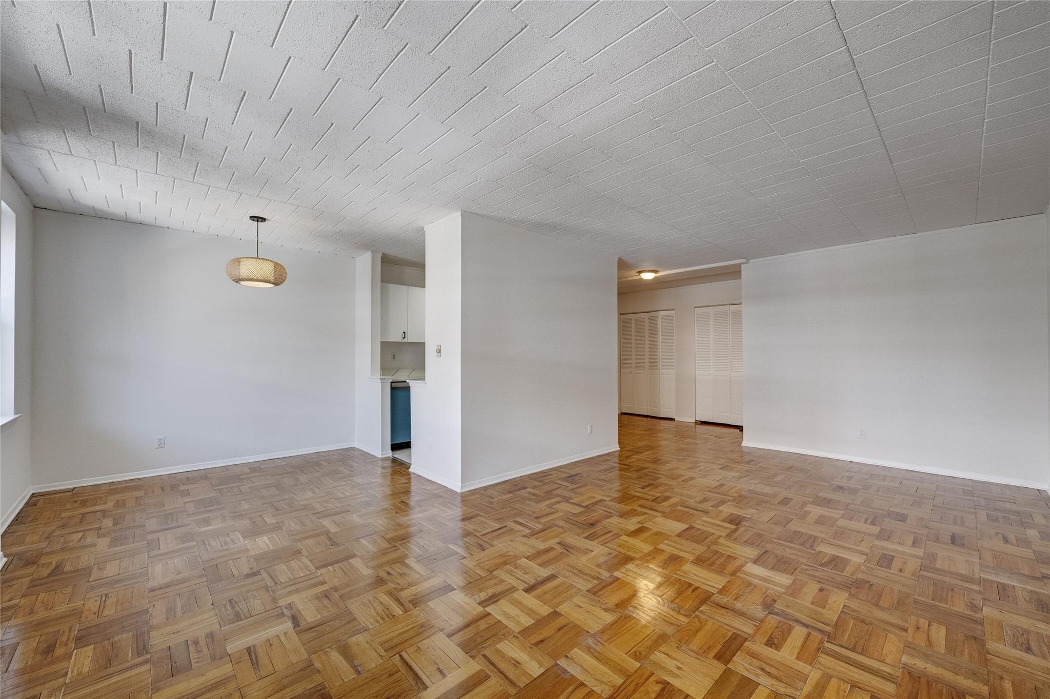 125 Main Street # 2U, Port Washington, NY 11050