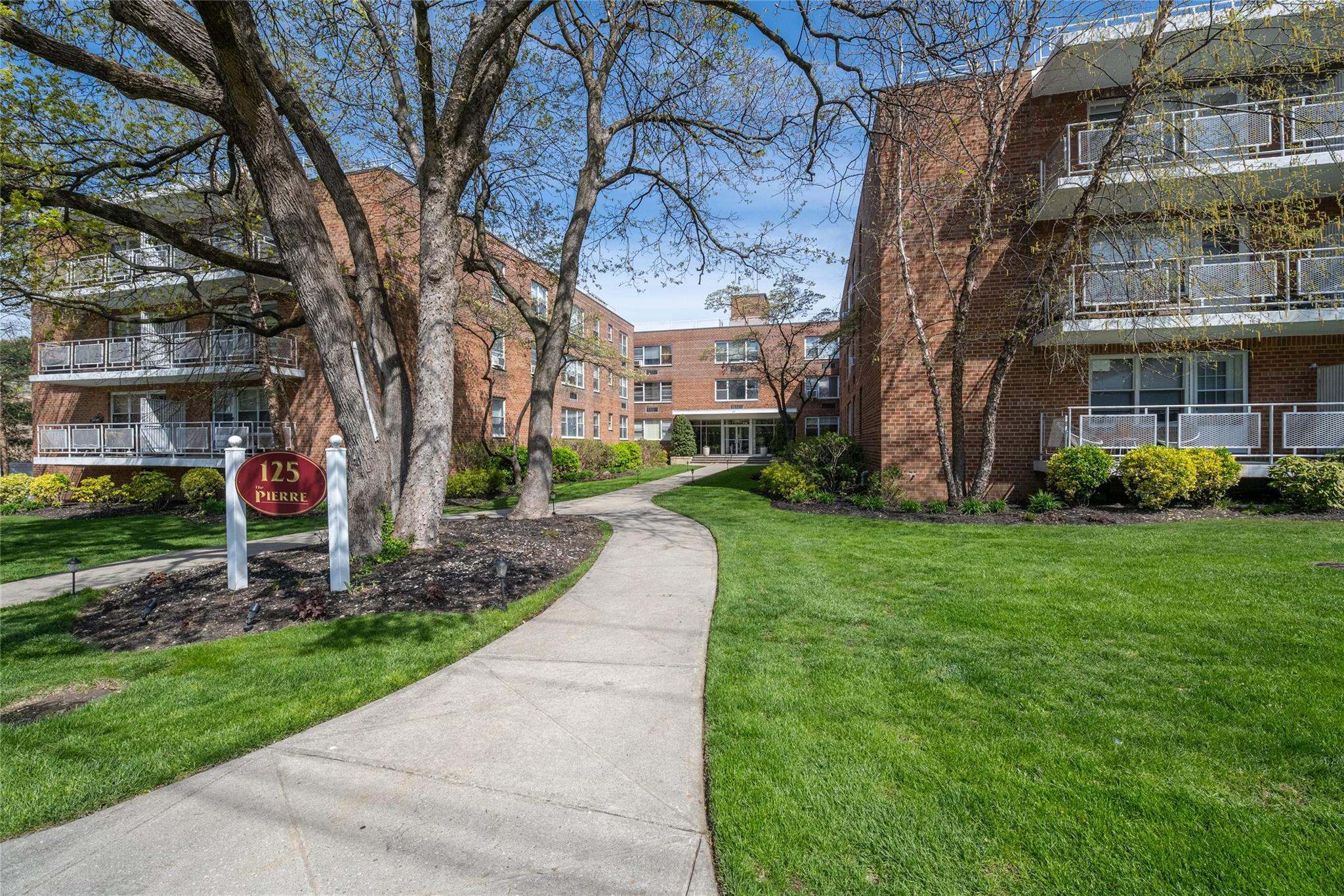 125 Main Street # 2U, Port Washington, NY 11050