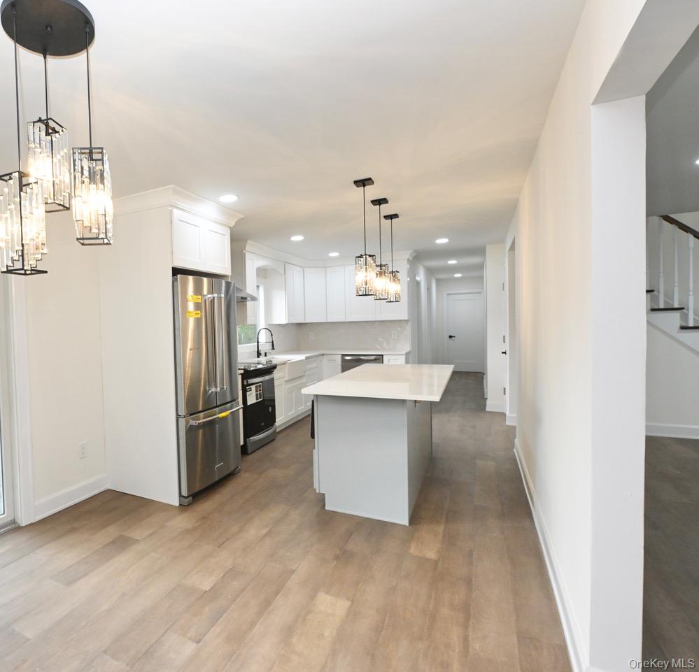 2 Little Hill Road, East Setauket, NY 11733