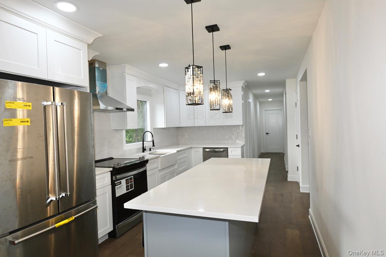 2 Little Hill Road, East Setauket, NY 11733