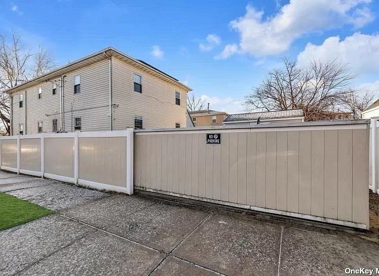 137-28 220 ST, Laurelton, NY 11413