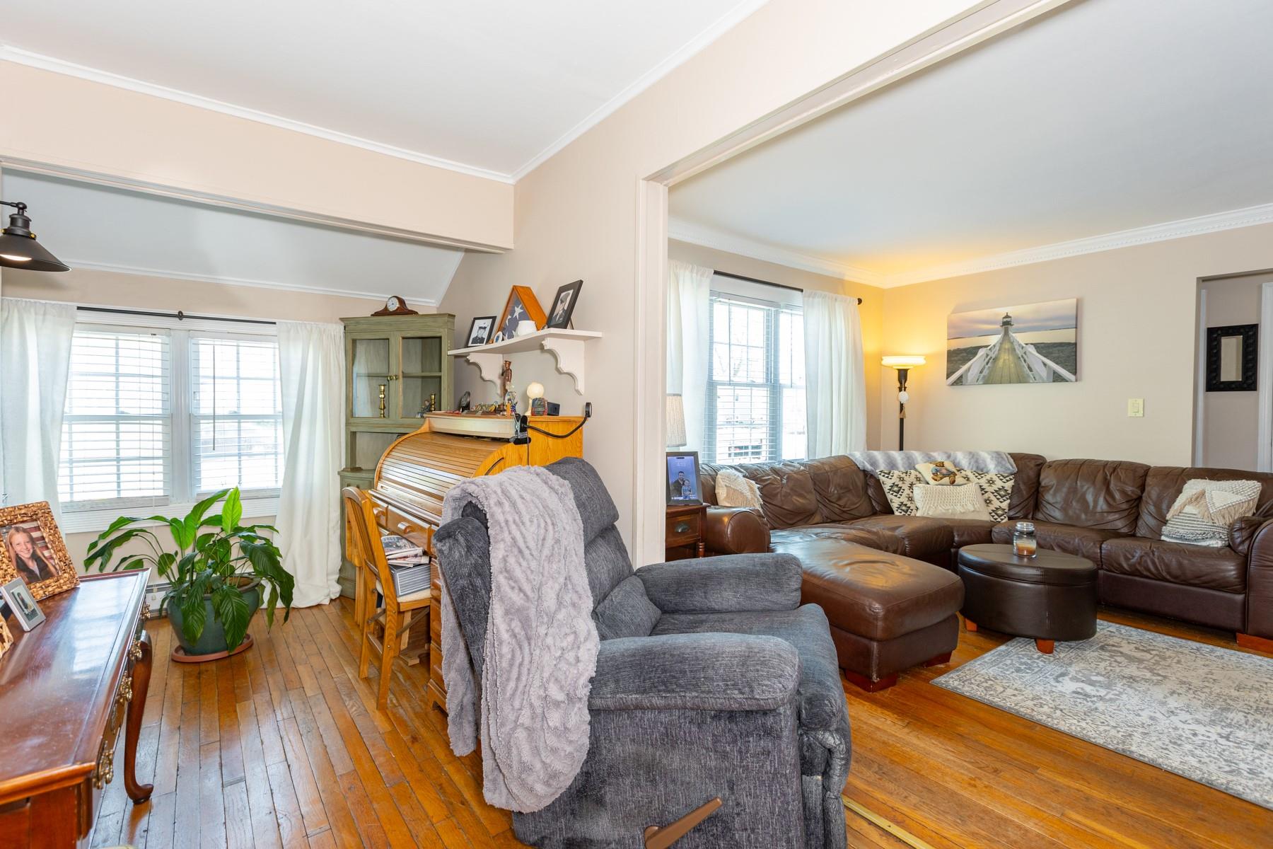 120 Gladstone Avenue, West Islip, NY 11795