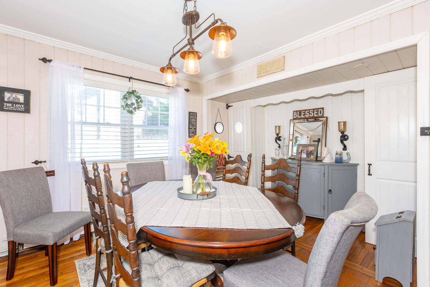 120 Gladstone Avenue, West Islip, NY 11795