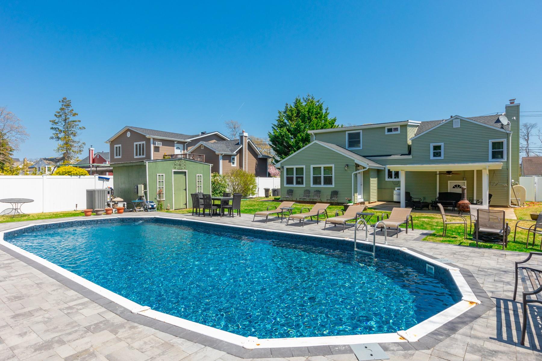120 Gladstone Avenue, West Islip, NY 11795