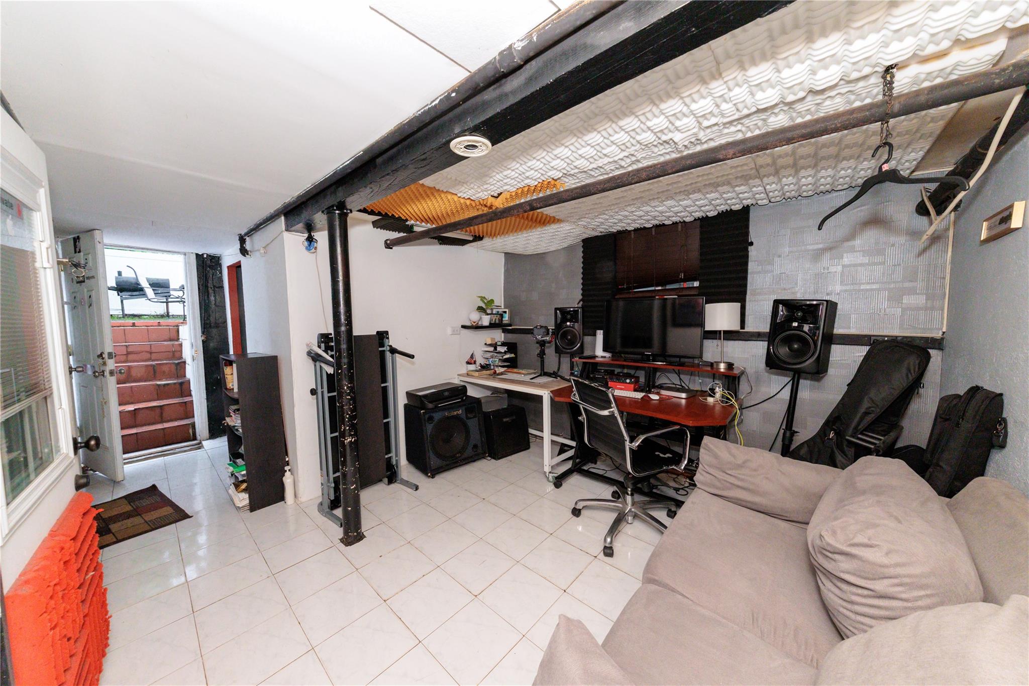 8521 80th Street, Woodhaven, NY 11421