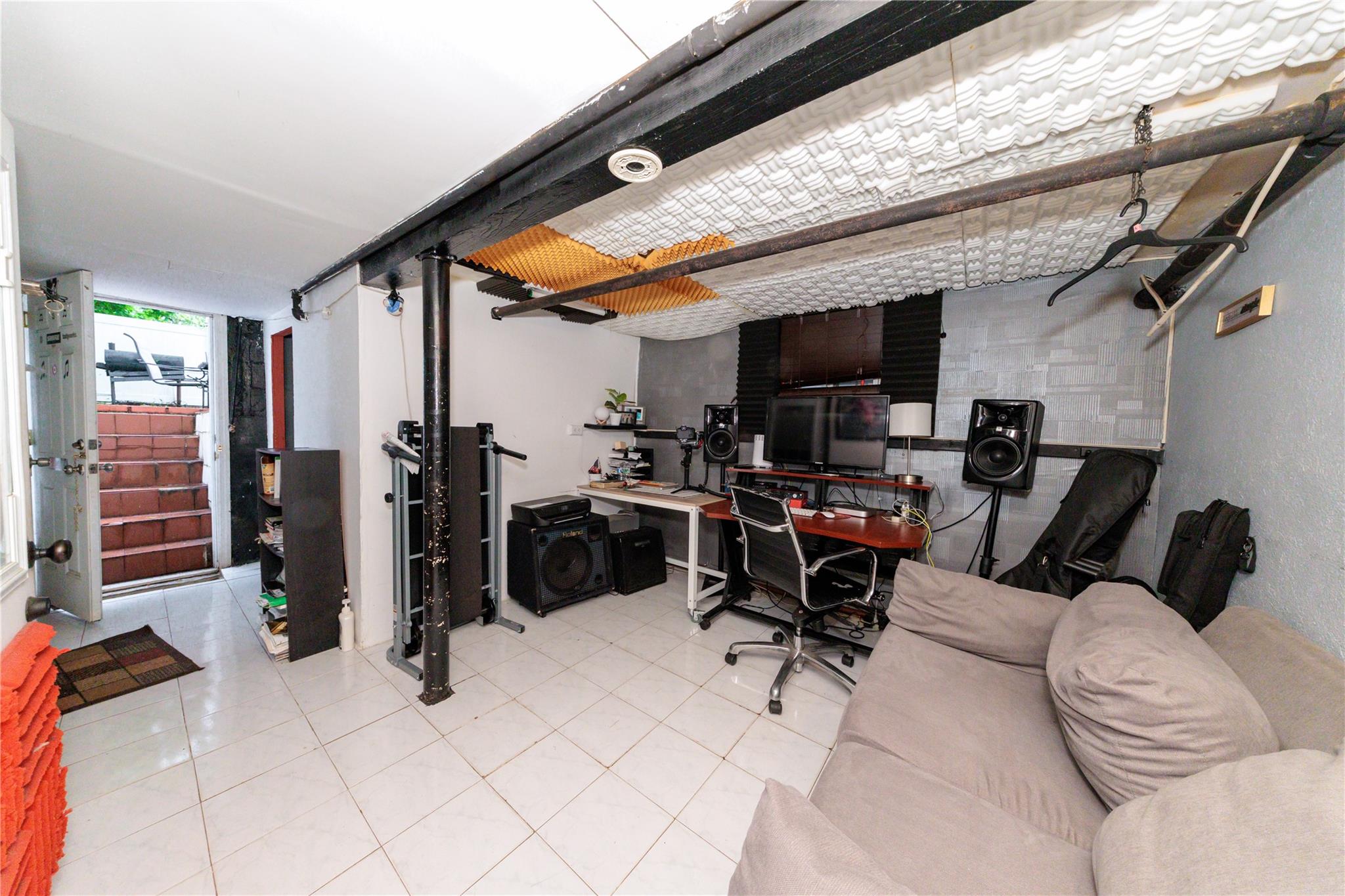 8521 80th Street, Woodhaven, NY 11421