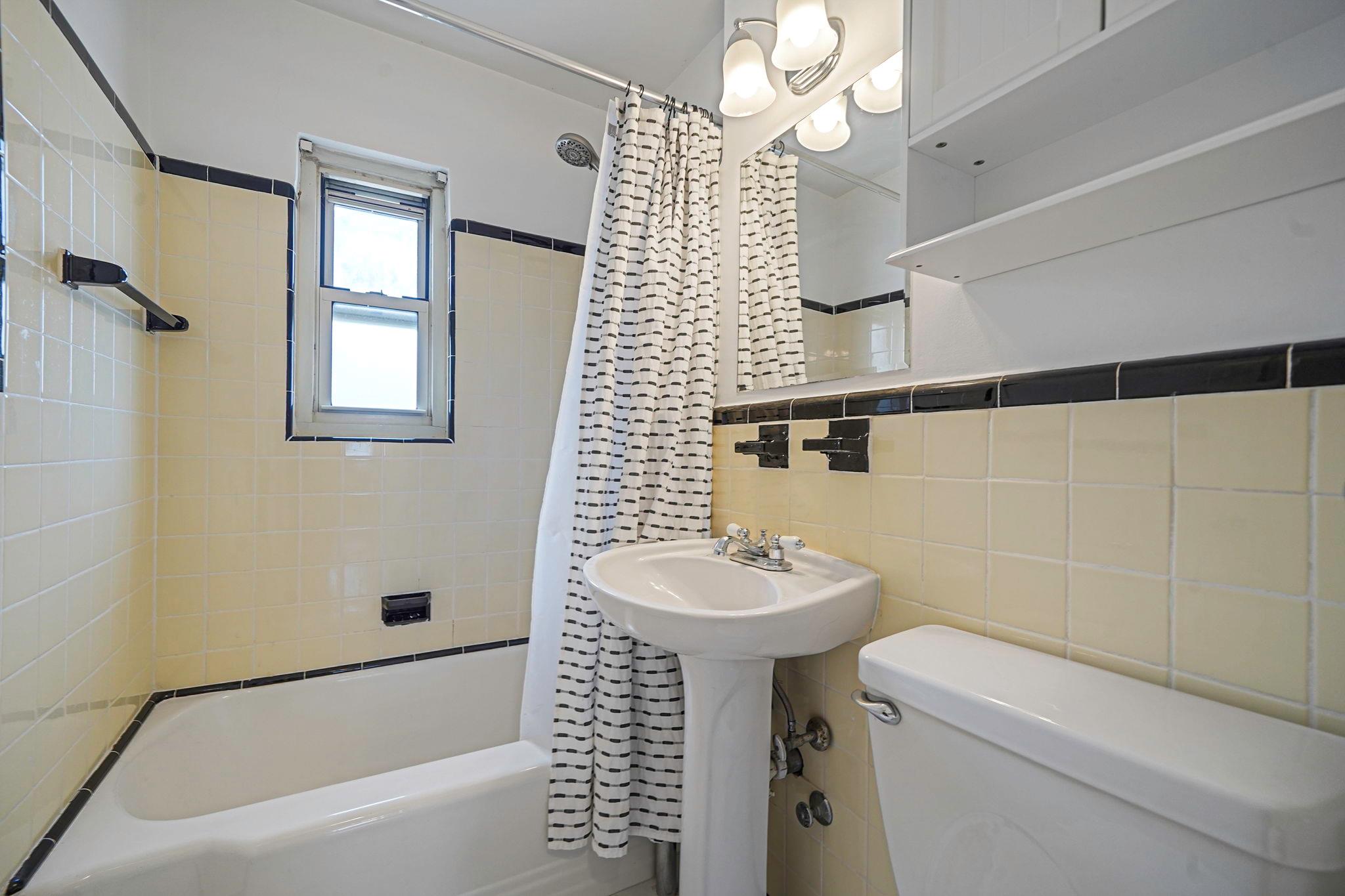 414 Merrick Road # 4.5B, Rockville Centre, NY 11570