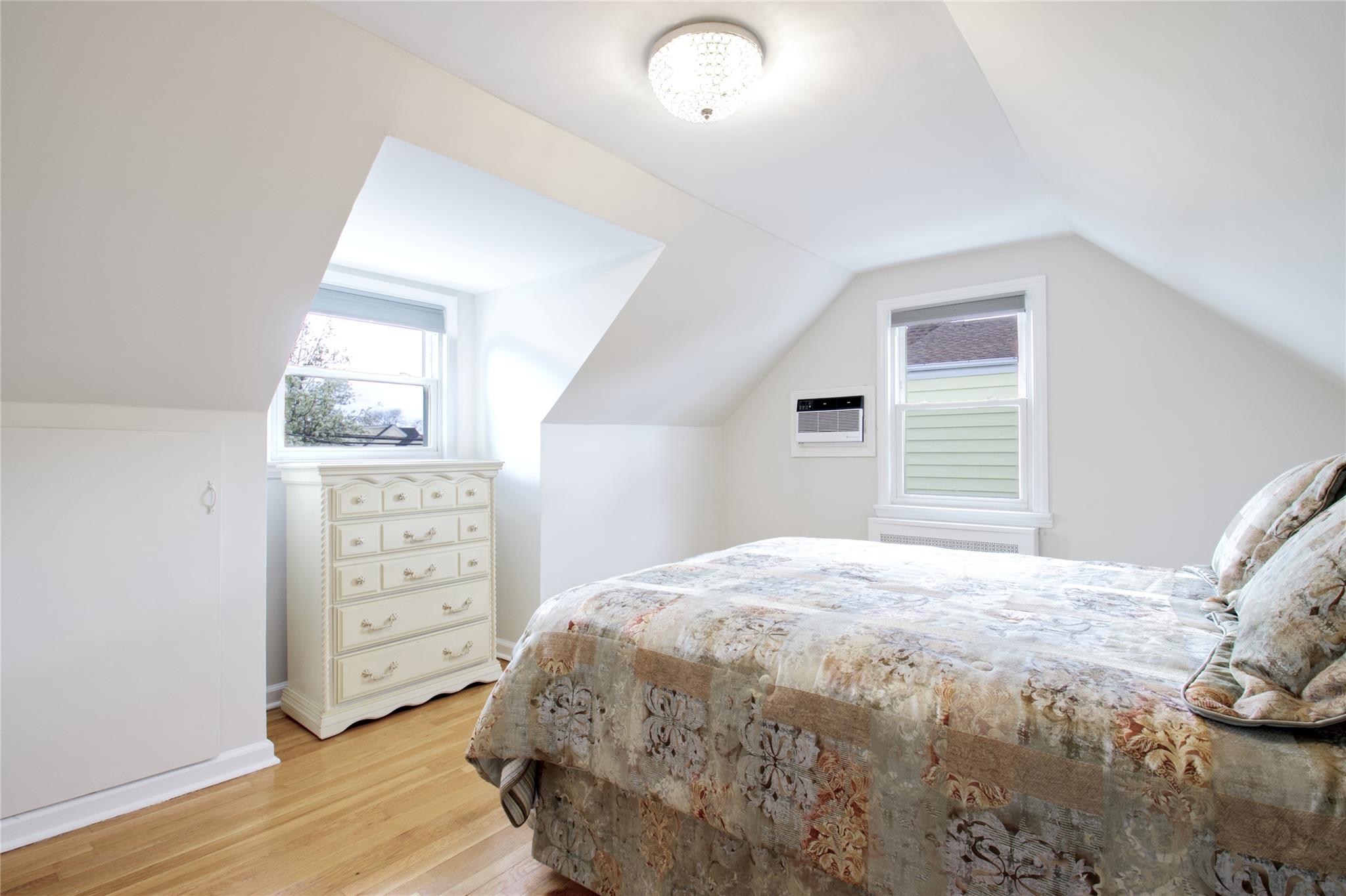 215 White Avenue, New Hyde Park, NY 11040
