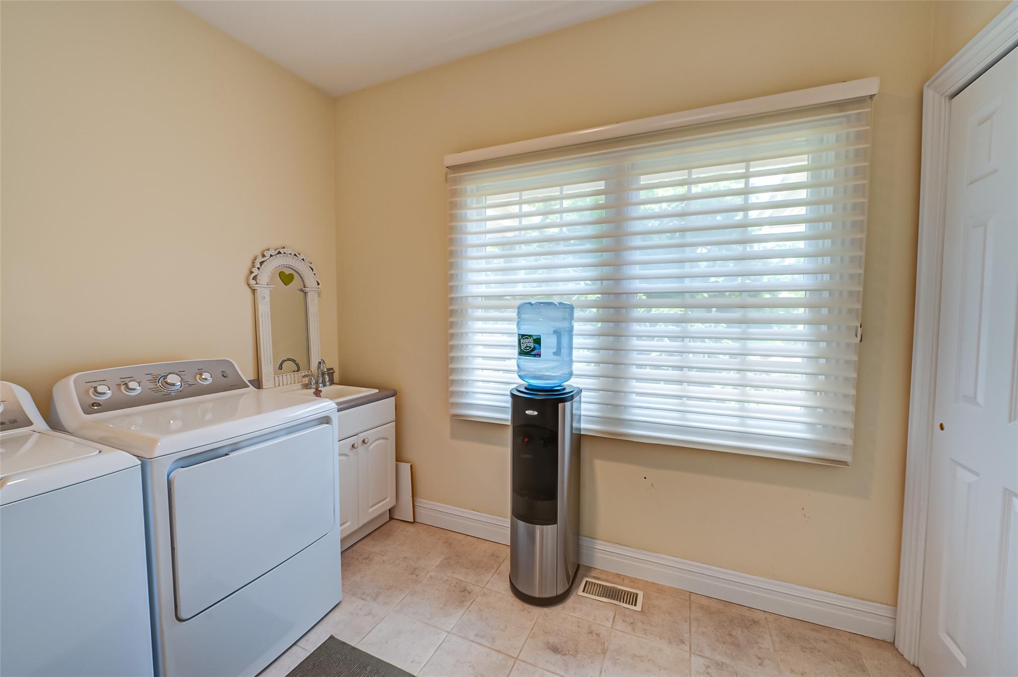 14 Eagle Landing, Mount Sinai, NY 11766