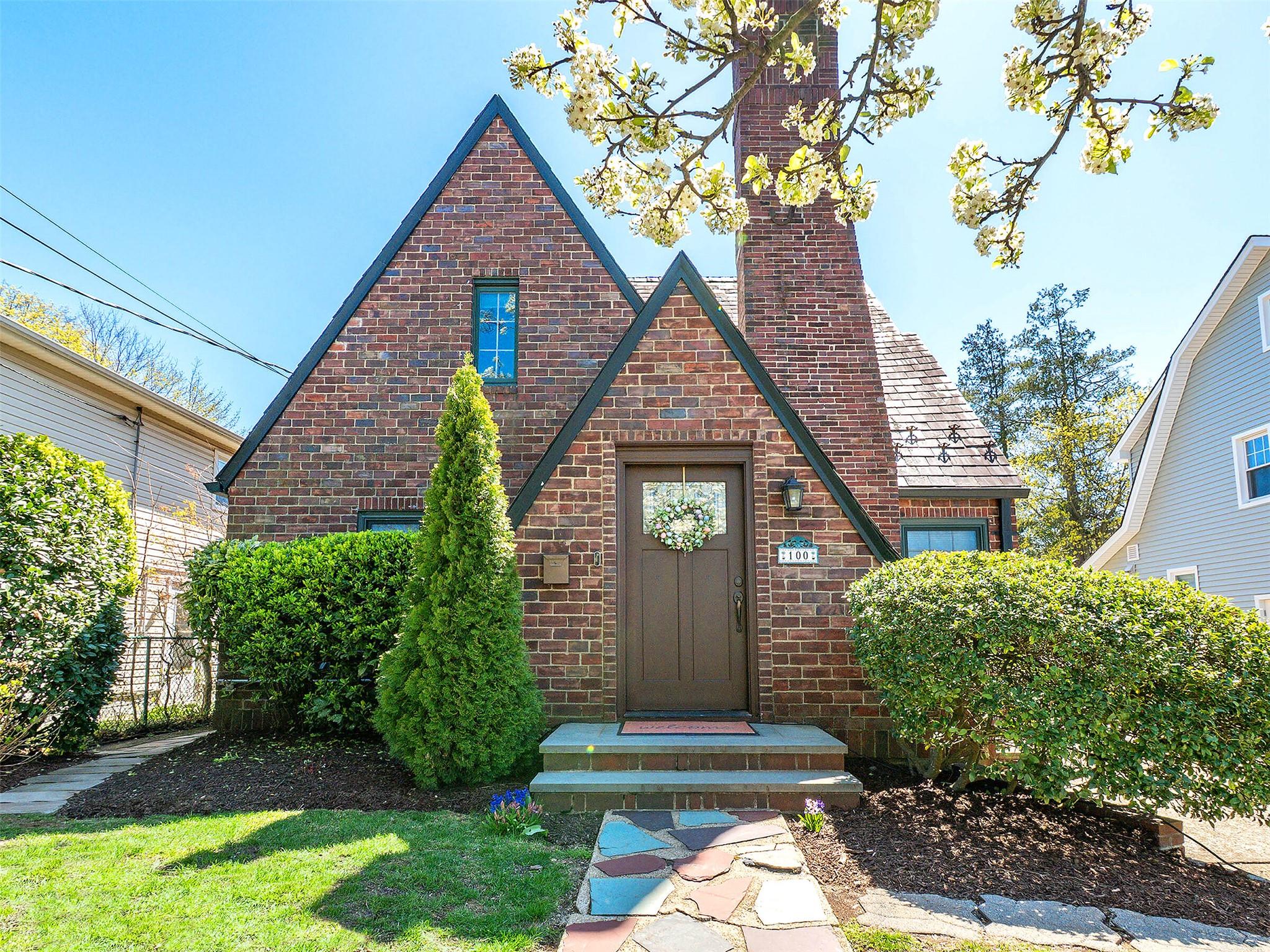 100 Highland Avenue, Port Washington, NY 11050