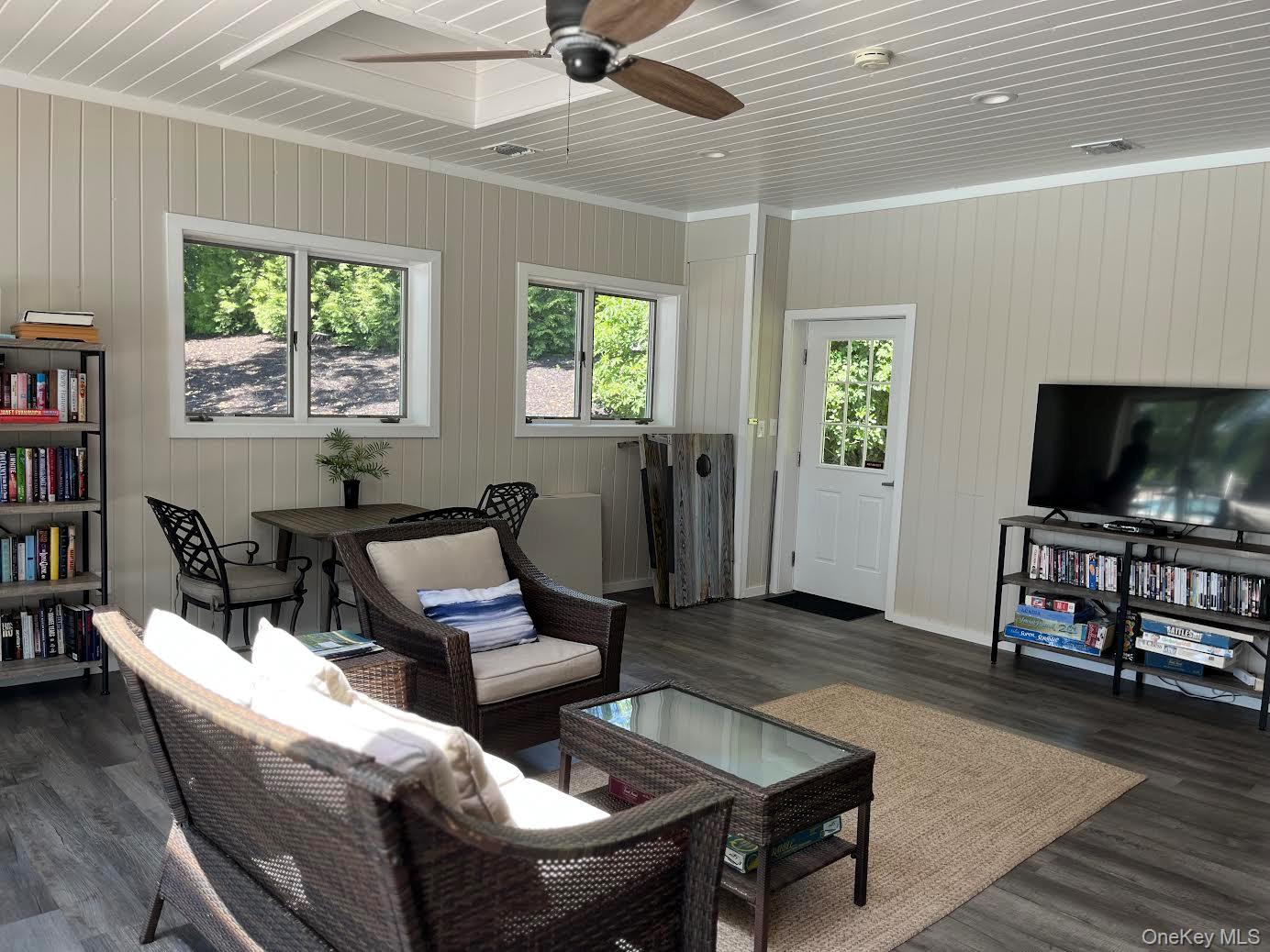 2300 Fox Hill Drive # 1101, Baiting Hollow, NY 11933